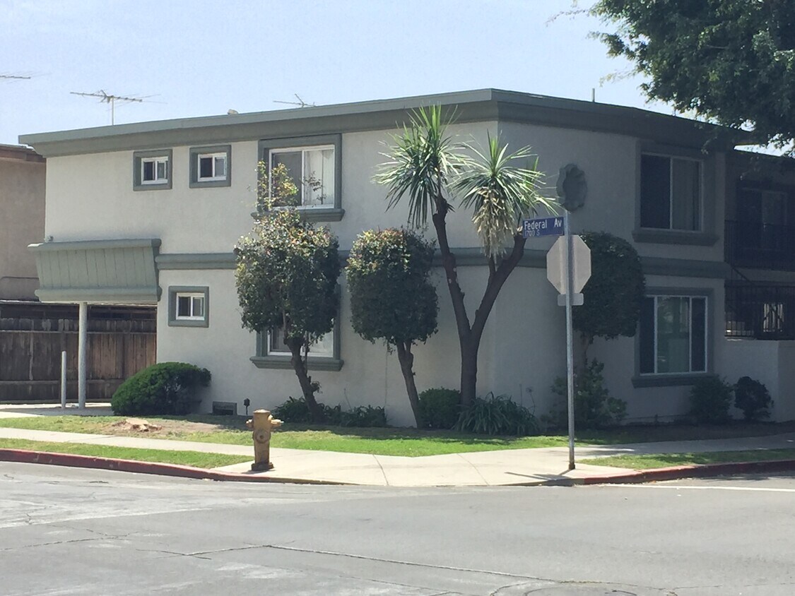 Foto principal - 11610 Iowa Ave