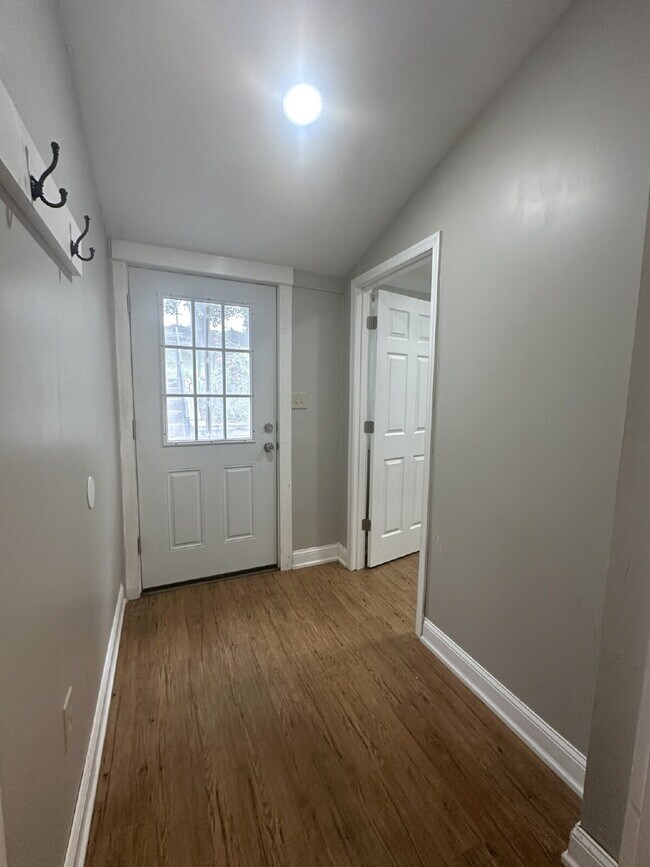 Building Photo - 2 Bedroom Duplex in Downtown Westminster