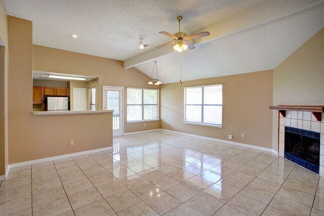 Foto del edificio - Available October 1st & Half Off 3rd Month...