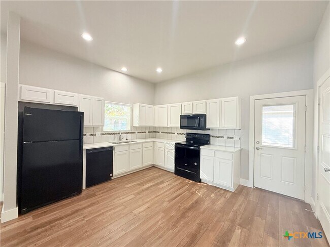 Foto del edificio - 1128 Magnolia St