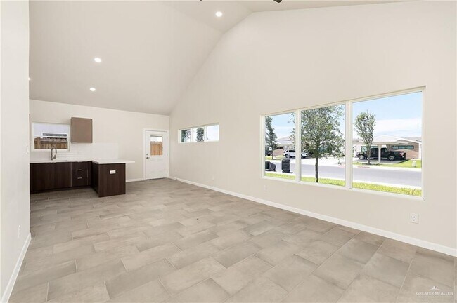 Foto del edificio - 1424 E Iris Ave