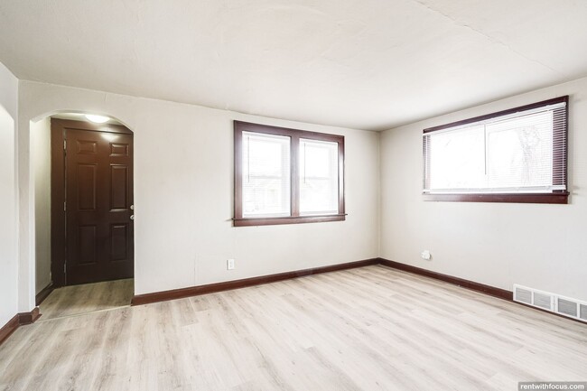 Building Photo - 313 E Murray Ave
