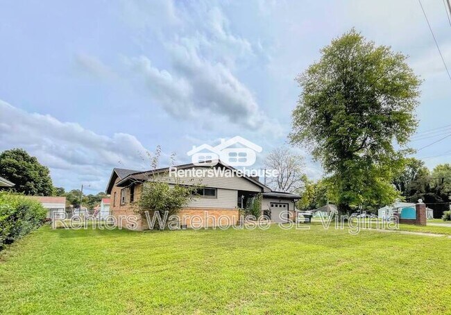 Building Photo - 800 Catalina Dr