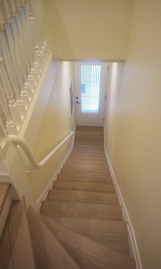 Front Entry 2 - 516 Natoma St Apartment