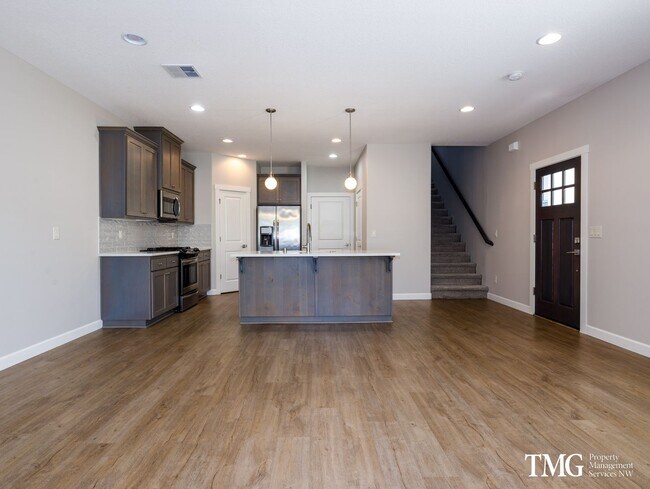 Foto del edificio - Modern Open Home Plus A Garage!