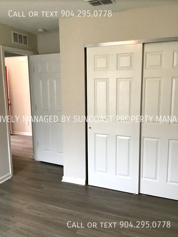 Building Photo - Craftsman Style home waiting for you!