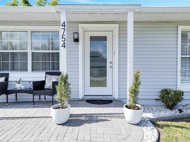 Foto del edificio - 4754 Lake Shore Dr