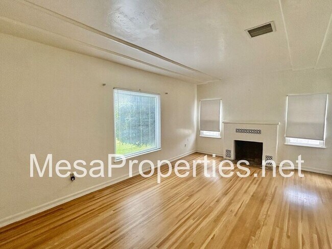 Photo - 3232 N Mayfield Ave House