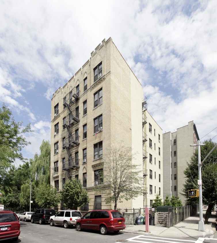 Foto principal - 591 E 165th St