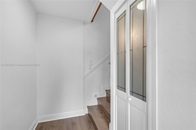 Foto del edificio - 1541 E 6th Ct