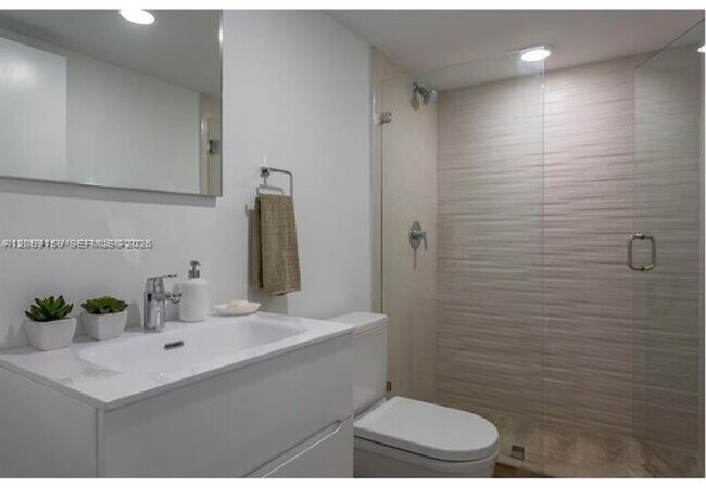 Foto del edificio - 9261 E Bay Harbor Dr
