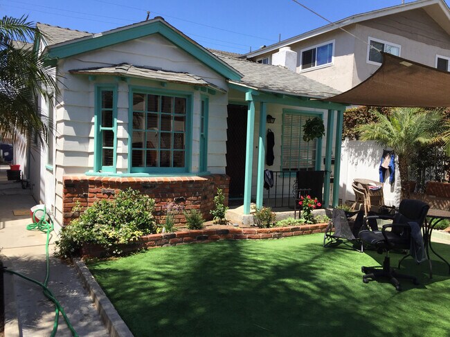 Front & Side - 814 Deal Ct