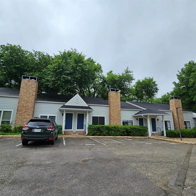 Building Photo - 5604 Woodrow Ave