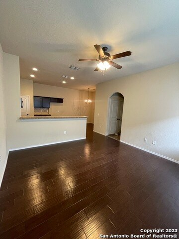 Building Photo - 713 Creekside Cir