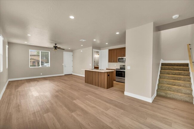 Building Photo - New Townhome Next to Utah Tech