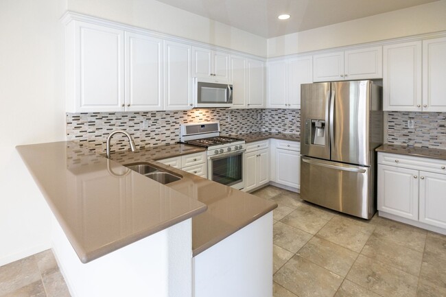 Building Photo - Beautiful townhouse near I-680