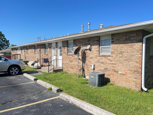 Building Photo - 5364 S Hutchinson Ave