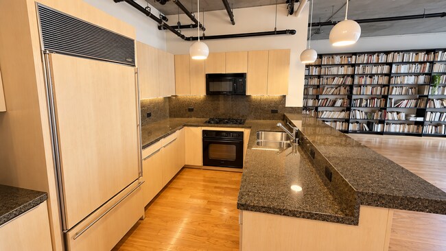 Building Photo - 877 Island Ave
