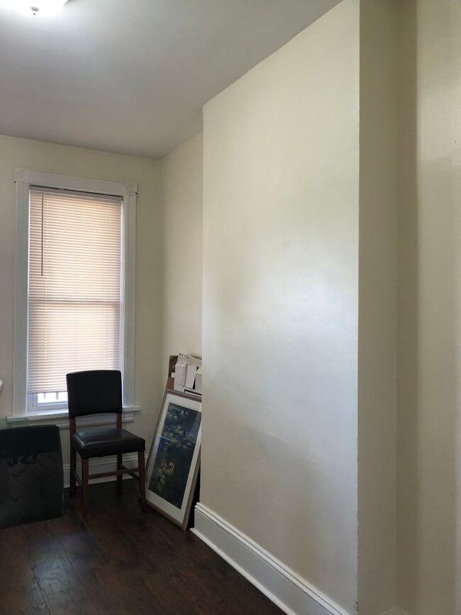 Foto del edificio - Fantastic 4 Bedroom/ 1 Bath Renovated Home...