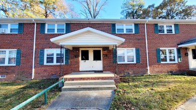 Building Photo - 2604 Wayside Dr