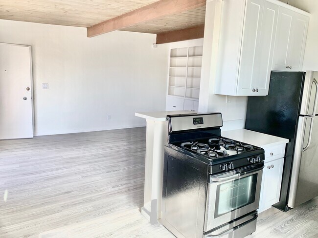 Building Photo - 1536 Moorland Dr