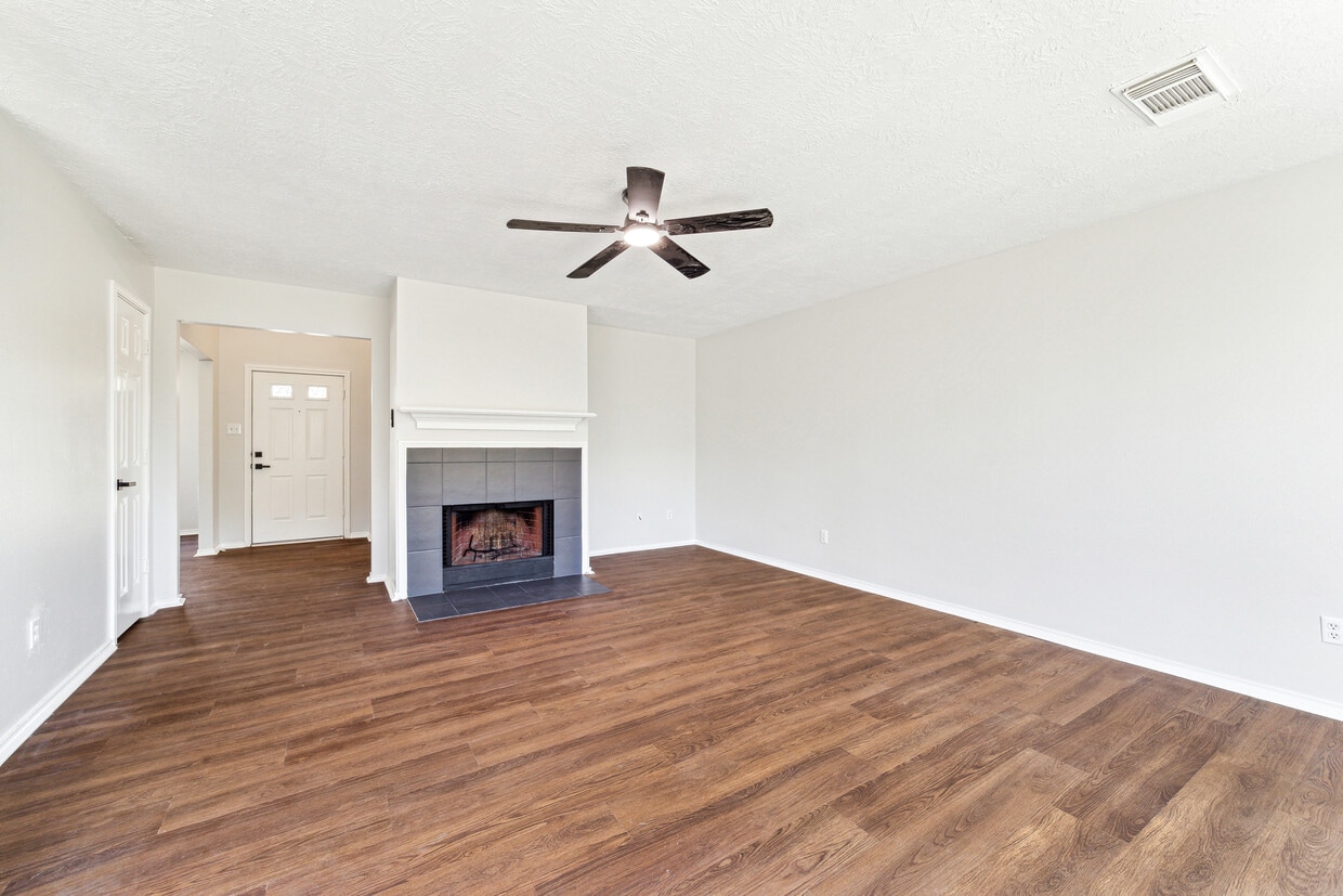 Primary Photo - 18603 Timber Twist Dr