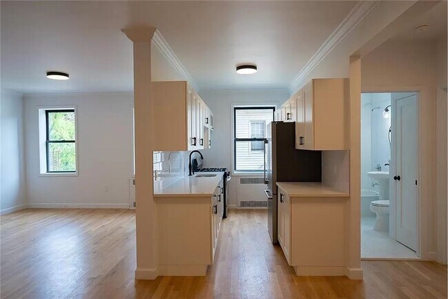 Foto del edificio - Renovated Spacious 1 Bedroom 1 Bathroom