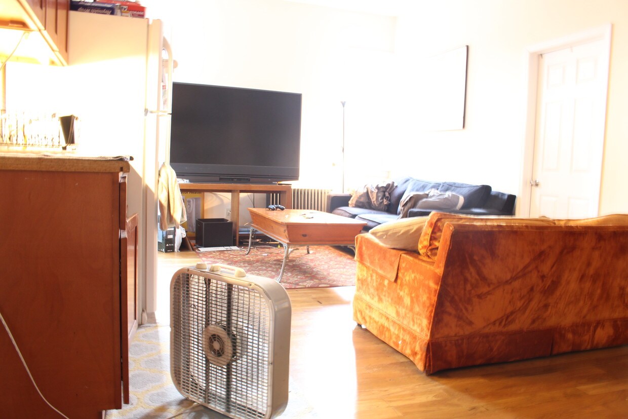 Primary Photo - 140 Franklin Ave