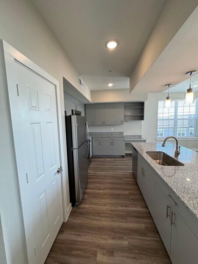 Building Photo - 5000 Overboard Cv