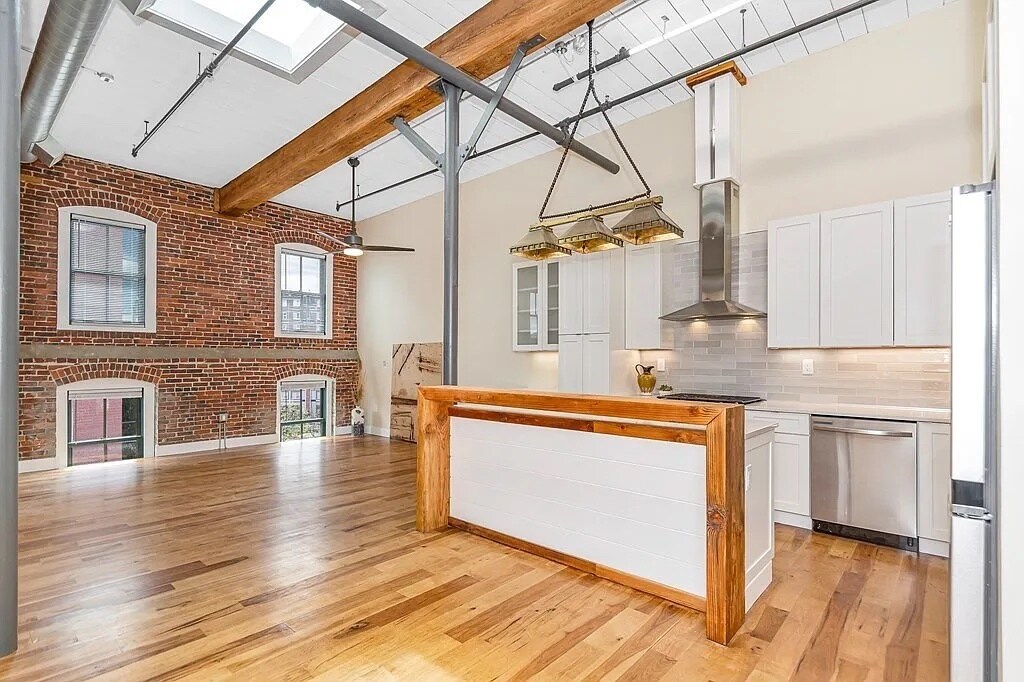 Primary Photo - 17 Kearney Sq