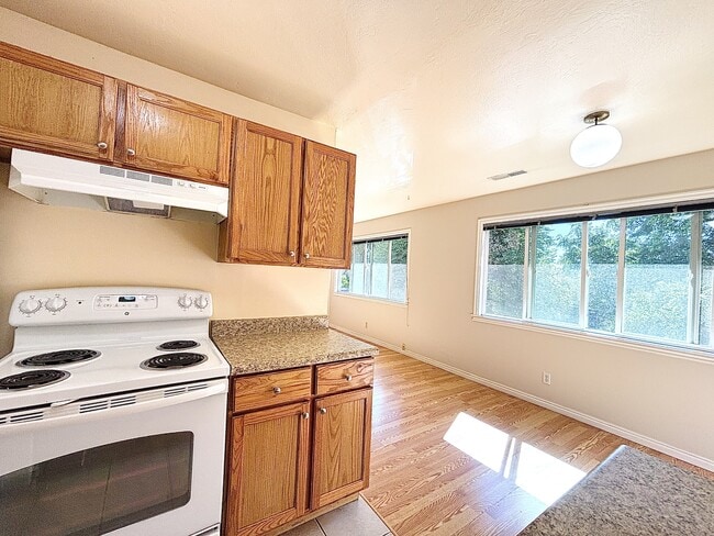 Building Photo - 131 S 1000 E