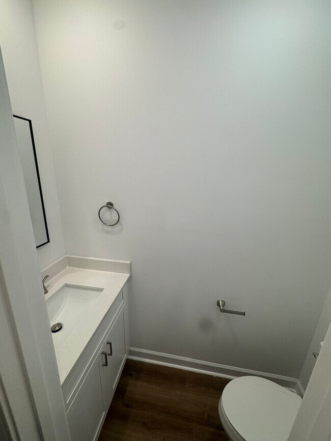 Building Photo - Hicks Duplex