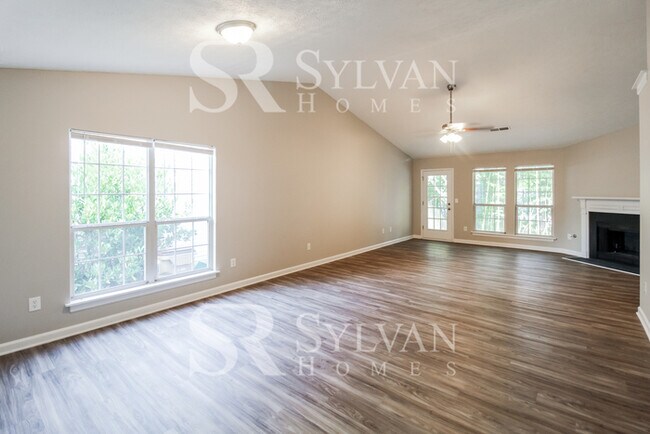 Building Photo - This lovely home awaits you