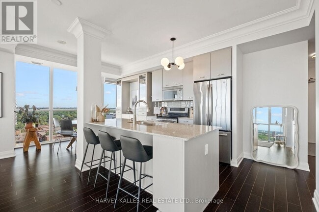 Building Photo - 530-1530 St Clair Ave W