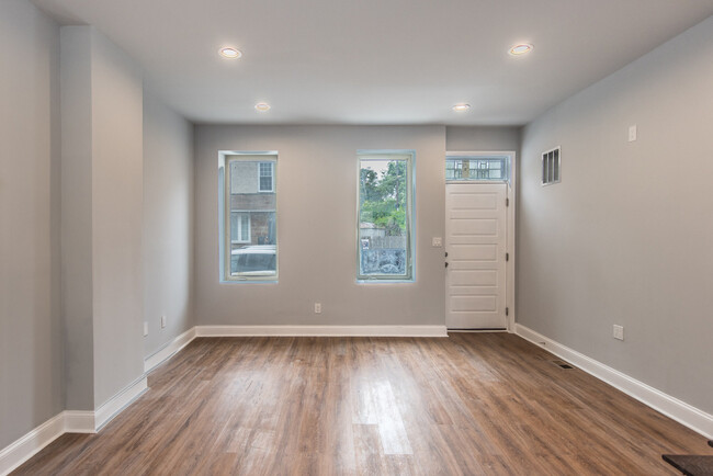 Building Photo - 2037 N Lawrence St