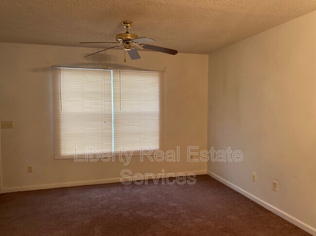 Foto del edificio - 1100 Pineland Ave