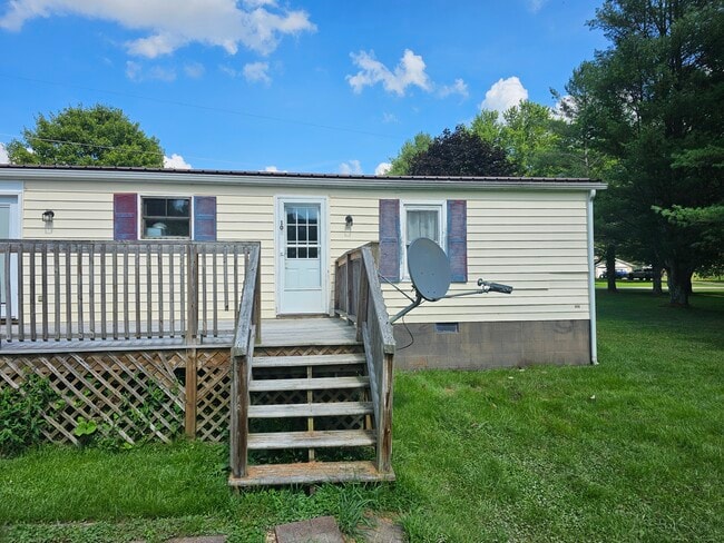 entry into property with large desk - 19 crabtree rd