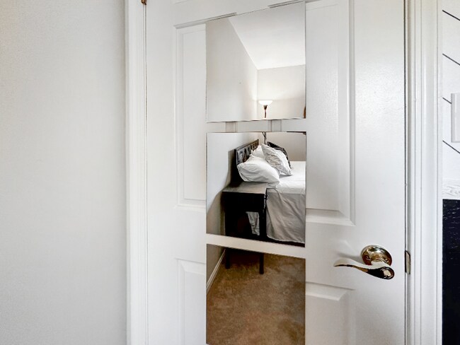 Building Photo - 6636 Isle of Skye Dr