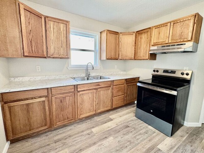 Building Photo - 1001 D St NW