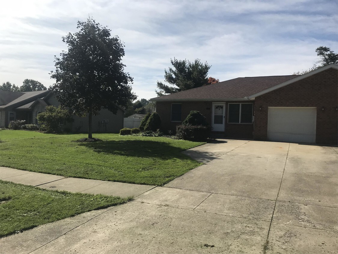 Foto principal - 540-542 Pheasant Run Rd