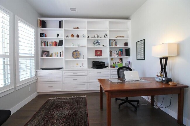 Building Photo - 156 Noahs Ct