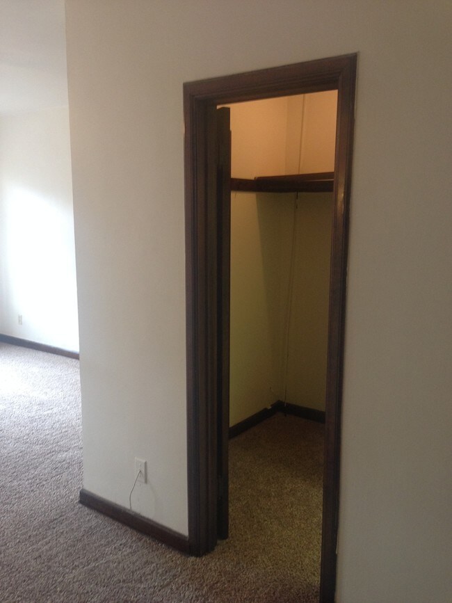 Building Photo - 775 E Broad St