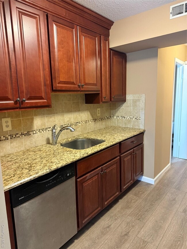 Foto del edificio - 2805 Whispering Hills Dr