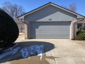 Building Photo - 928 Jona Kay Terrace