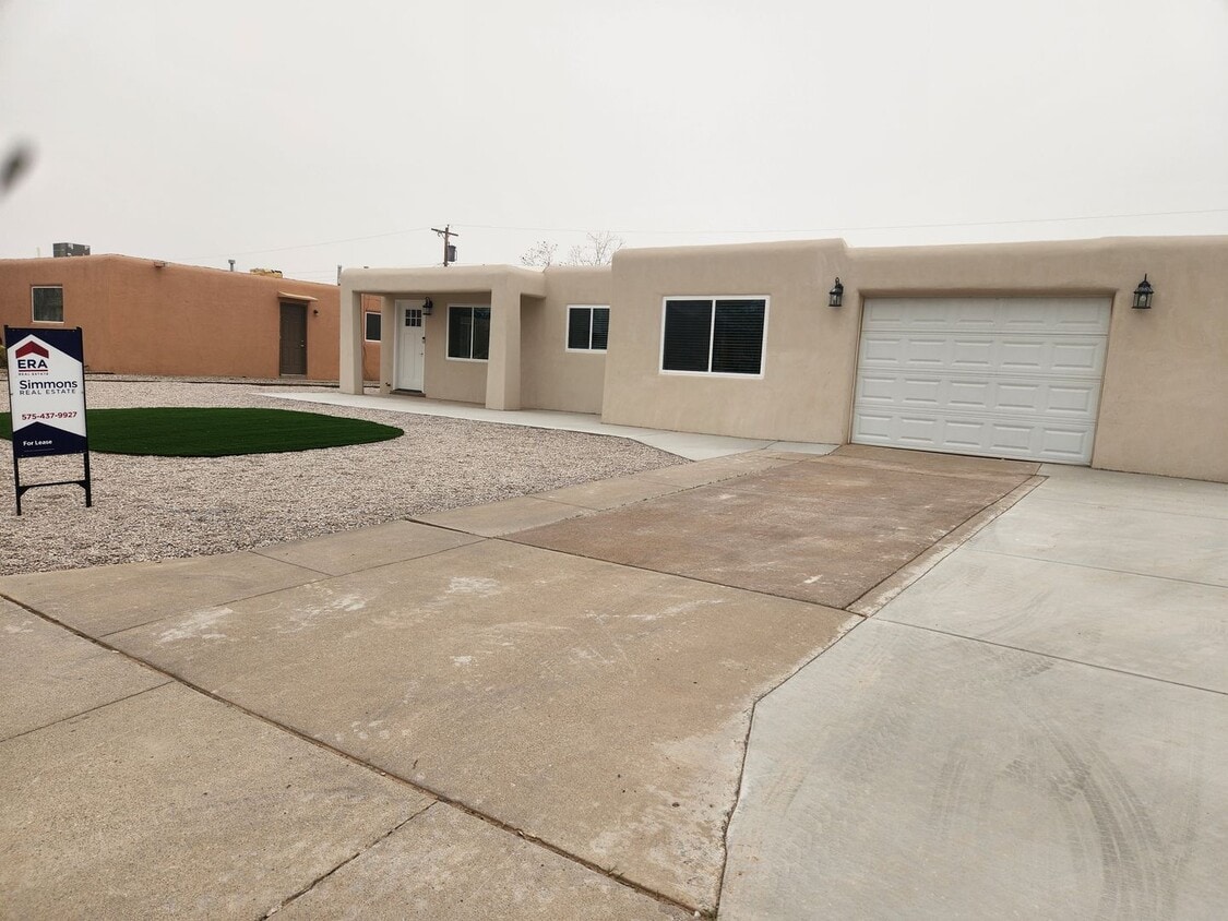Building Photo - 1704 Corte Alegre