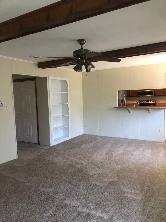 Building Photo - REDMILL 3 BEDROOM