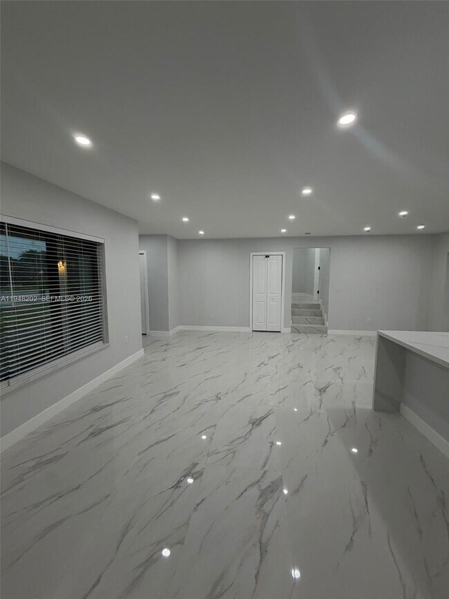 Foto del edificio - 1085 NW 191st St