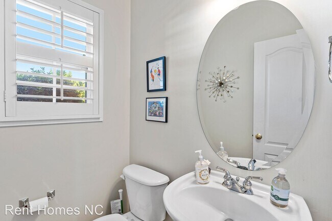 Building Photo - 3 br, 2.5 bath House - 1433 Basinger Court
