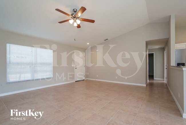 Foto del edificio - 12087 Helios Ave