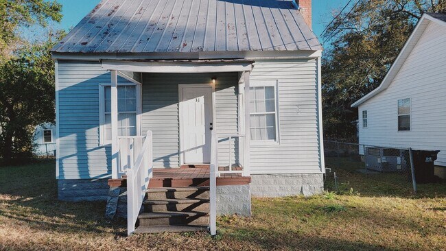 Building Photo - 31 Brown Court